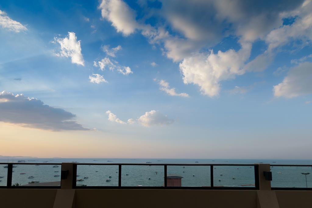 Hotel Deep Blue Z10 Pattaya Exterior foto
